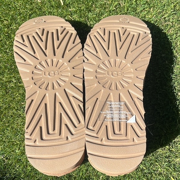 NWT UGG Leisure Outdoor Slipper - Picture 6 of 6
